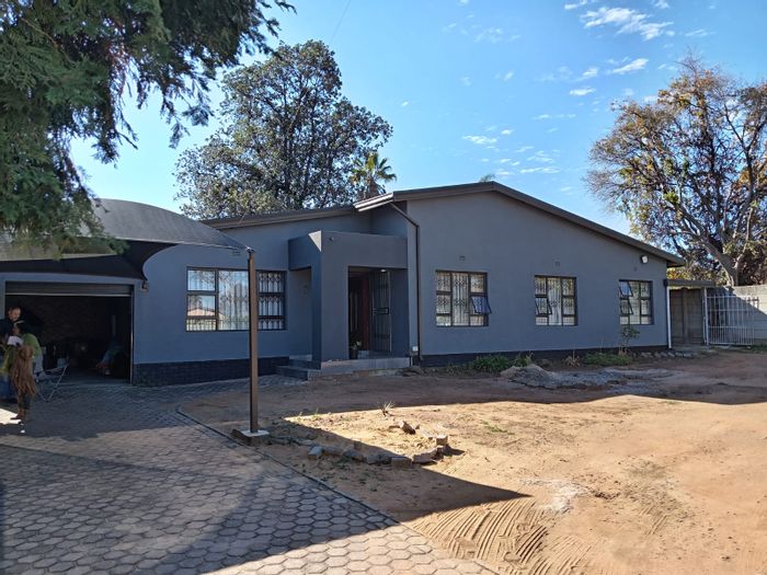 Witpoortjie House For Sale: 3 Bedrooms, garage, large yard, rental potential.