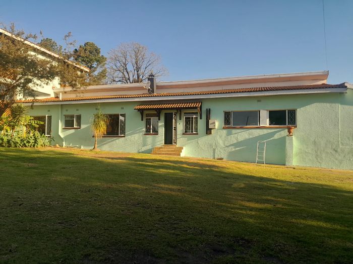 Spacious 5-bedroom house in Randpark Ridge with large garden and private entrance. To Rent.