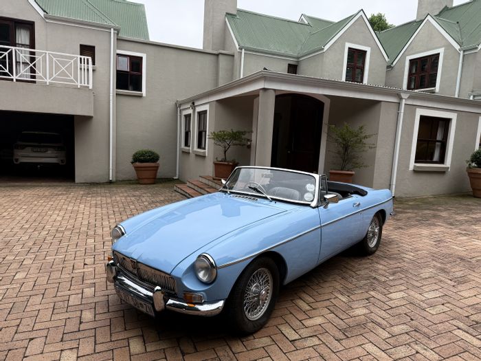 Balgowan House For Sale: 5 en-suite bedrooms, golf estate views, solar panels.