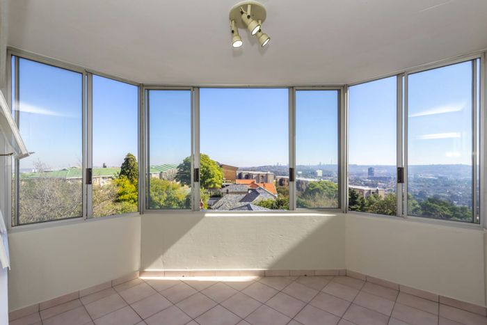 Spacious 3-bedroom apartment in Primrose Hill with balcony, storage, and security. For Sale.