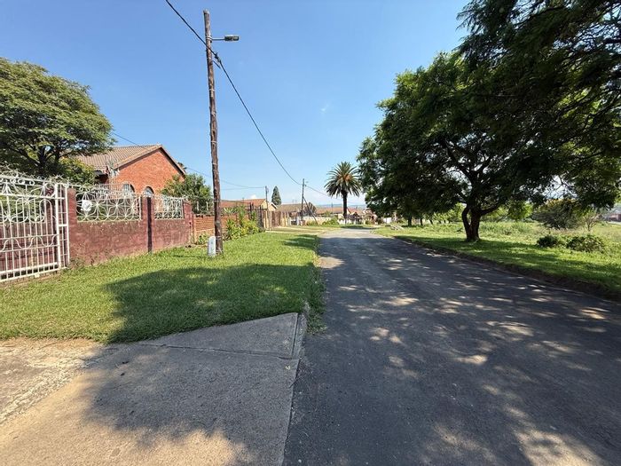 For Sale: House in Forderville with 4 bedrooms, braai area, and carport.