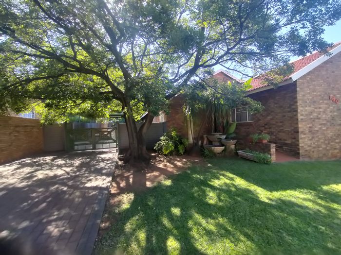 4-bedroom house for sale in Ninapark with landscaped garden and double garage.