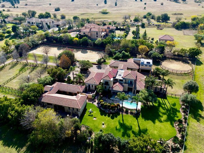 Saddlebrook Estate Small Holding For Sale: Equestrian facilities, spacious home, dual-living options.