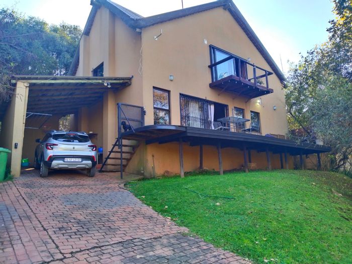 Muldersdrift Townhouse To Rent: 2 beds, 2 baths, game lodge views, secure parking.