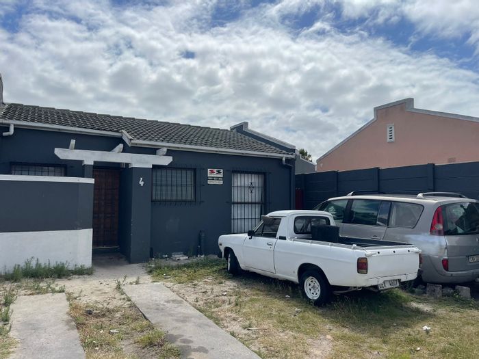 Two-bedroom house for sale in Summer Greens, near Canal Walk and amenities.