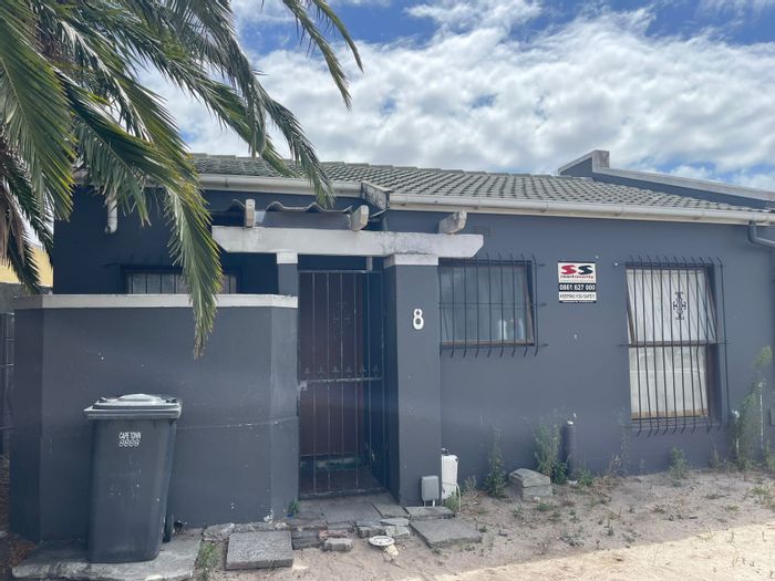 Two-bedroom house for sale in Summer Greens, near Canal Walk and bus route.