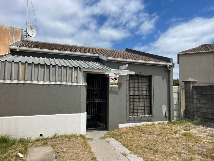 Two-bedroom house for sale in Summer Greens, close to amenities and transport.