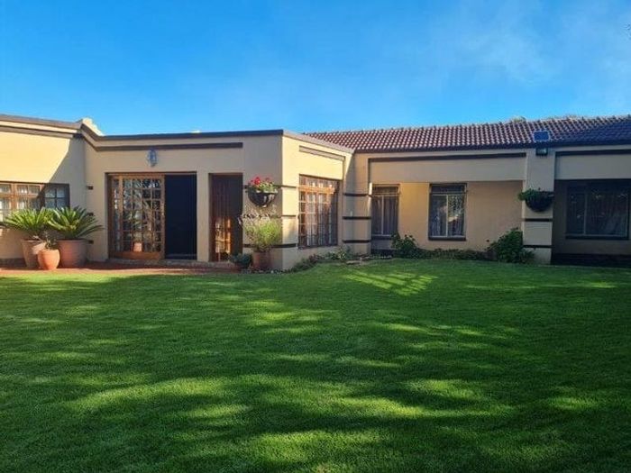 For Sale: Spacious 4-bedroom house in Secunda Central with multiple kitchens and flats.