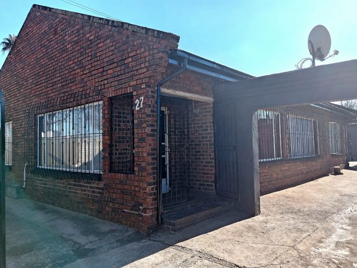 For Sale: 9-bedroom house in Roodepoort North, ideal for student housing.
