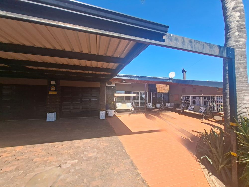 Double carport and double garage