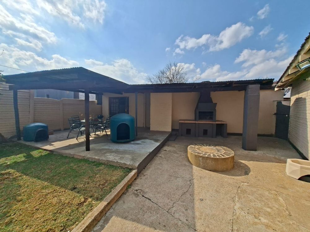 Covered patio with built in braai and bar to the left
