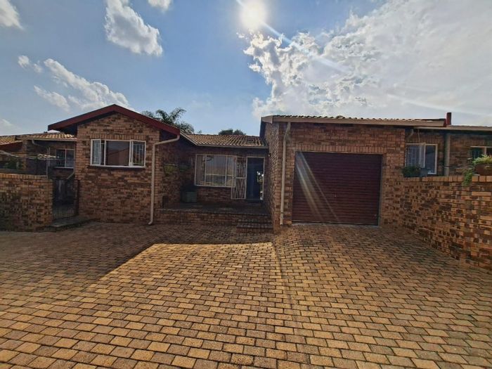 For Sale: 3-Bedroom Townhouse in Rant En Dal with private courtyard and garages.