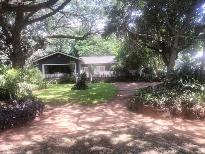 For Sale: Guest House in Pretoria North with 6 bedrooms, garden, and parking.