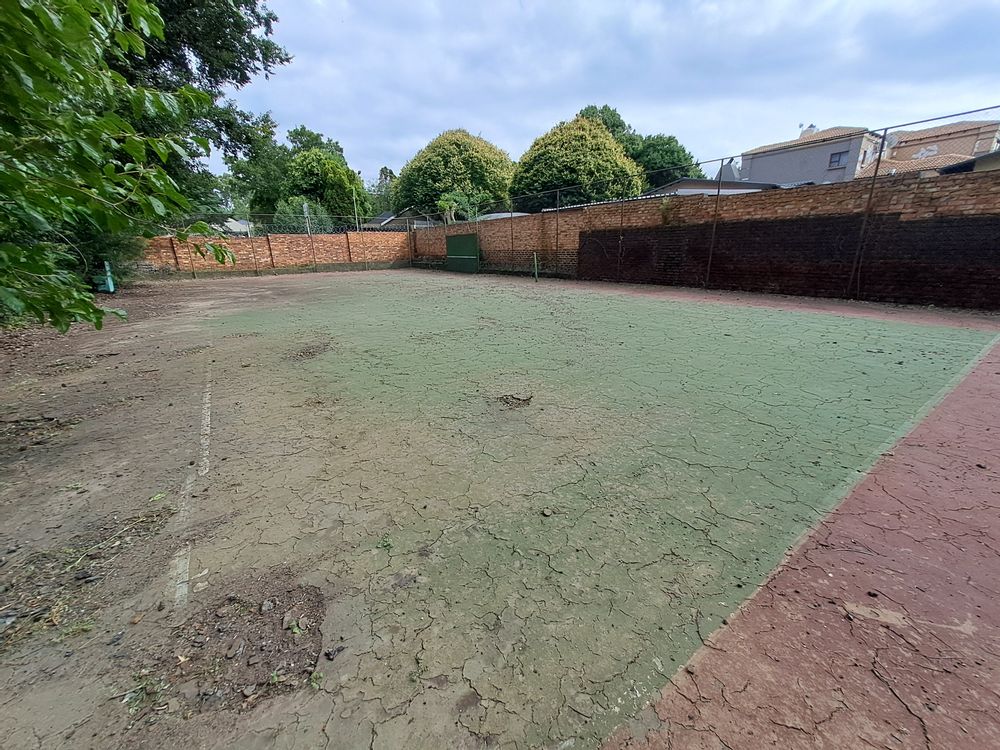 Tennis court space for parking or development Vacant stand 2099m