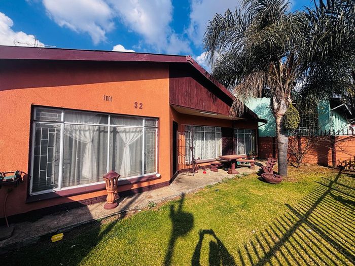 For Sale: Spacious 4-bedroom house with 2-bedroom cottage in Krugersdorp West.