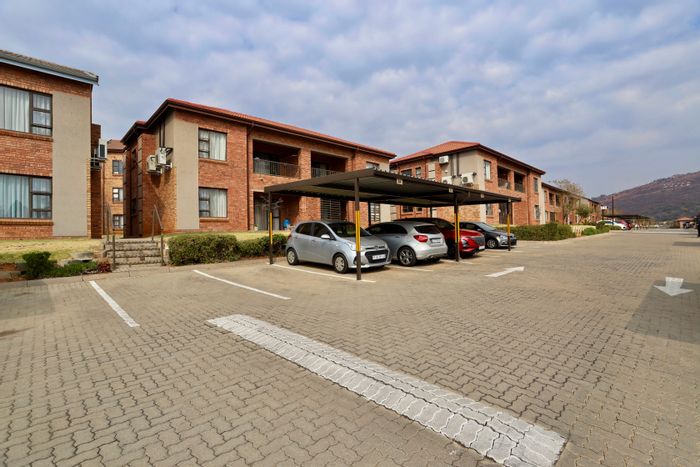 Wilgeheuwel Townhouse For Sale: 2 Bedrooms, patio, open-plan living, near amenities.