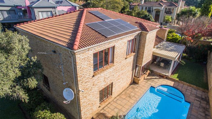 For Sale: Tres Jolie House with 4 Bedrooms, Pool, and Secure Estate Amenities.