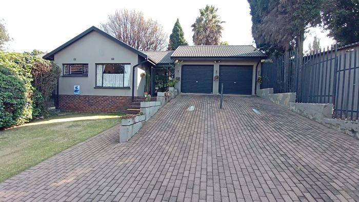 House for Sale in Weltevreden Park: Open-plan living, pool, entertainment area, and garage.