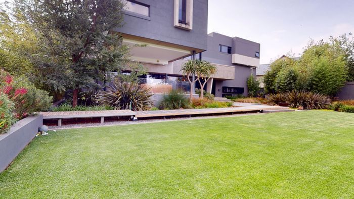 Rynfield House For Sale: 5 en-suite bedrooms, pool, solar power, security features.