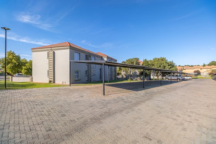 2-Bedroom Apartment For Sale in Willowbrook with Covered Parking and Open Plan Living.
