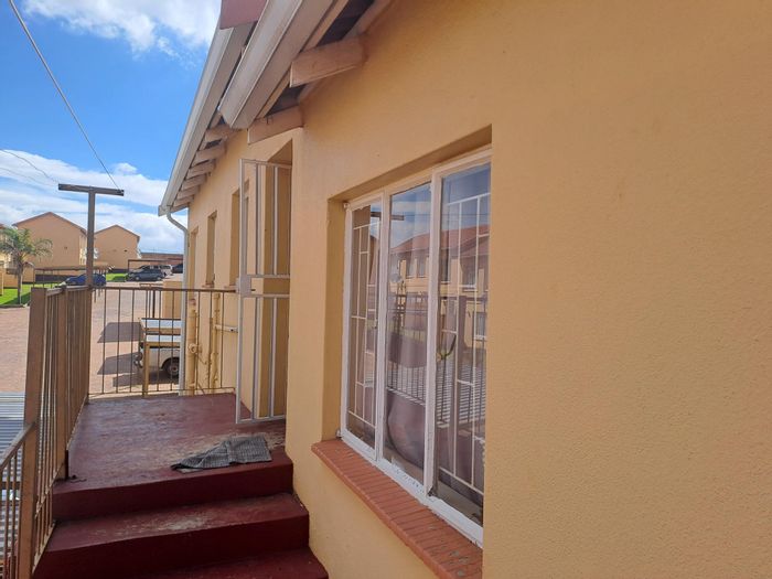 Two Bedroom Apartment For Sale in Groblerpark with secure complex amenities.