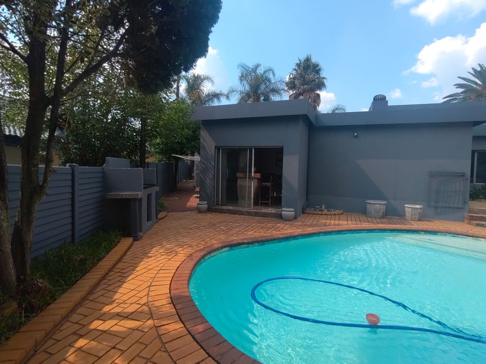 Swimming pool with braai