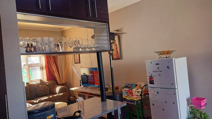 For Sale: Townhouse in Terra Nova with 2 bedrooms, garage, and secure complex.