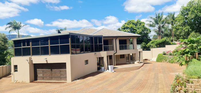 For Sale: 9-bedroom house in Louis Trichardt Central with pool, flatlet, and security.