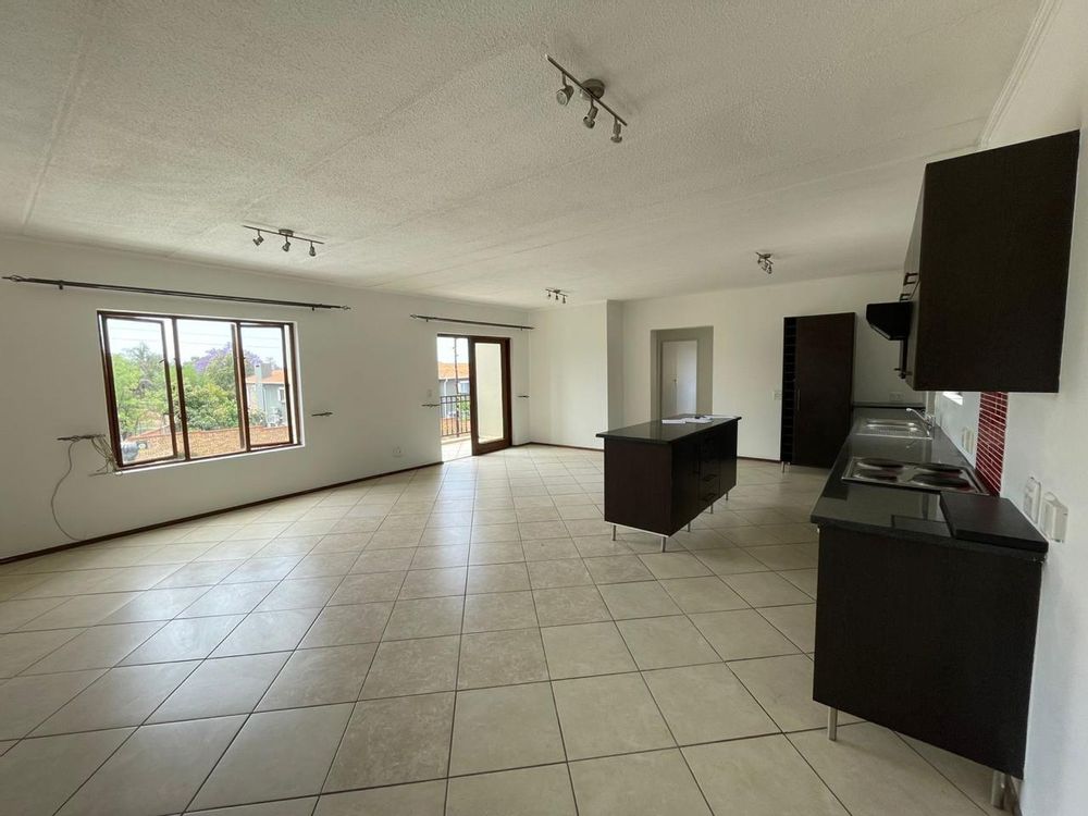 Open plan lounge, dining and kitchen