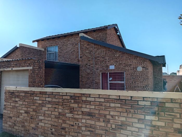 Honeydew Townhouse For Sale: 3 bedrooms, pet-friendly, secure complex with guard.