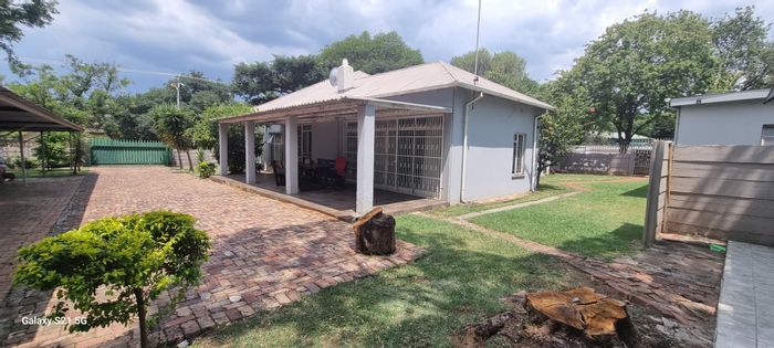 10-bedroom commune in Hatfield for sale, ideal investment opportunity with caretaker.