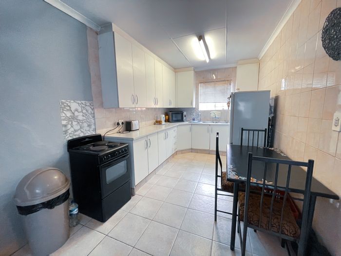 Zwartkop Apartment For Sale: 2 Bedrooms, Secure Complex, Pet-Friendly, No Loadshedding.