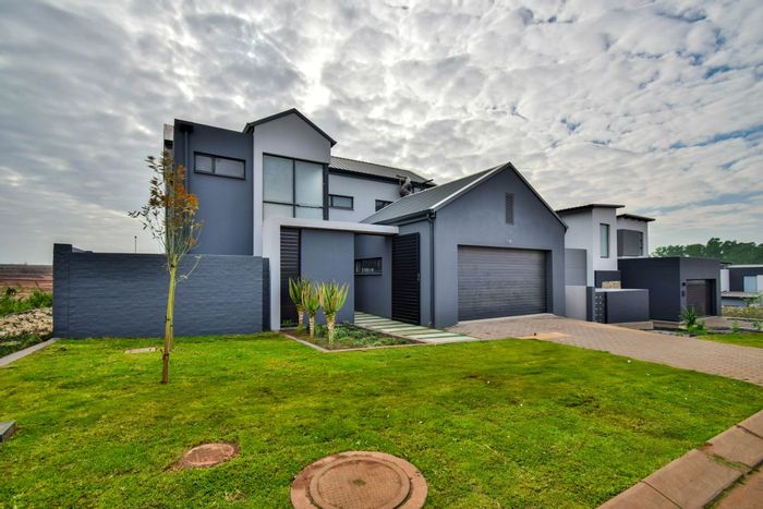 For Sale: House in Fountainbrook Estate with garden, patio, and double garage.
