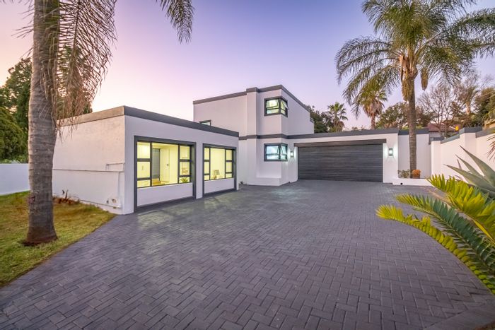For Sale: Spacious Roodekrans house with pool, boma, and double garage.