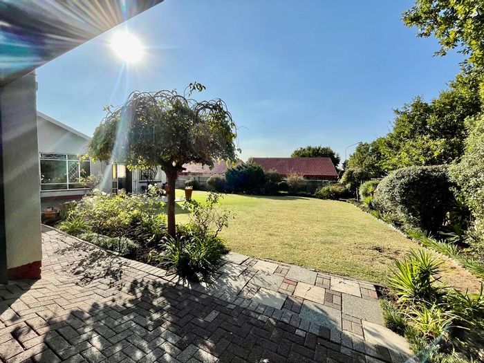 Spacious 4-bedroom house in Secunda Central, close to schools and shopping. For Sale.