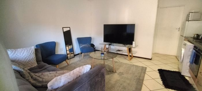 Ground floor apartment in Florida with secure parking and prepaid electricity. For Sale.