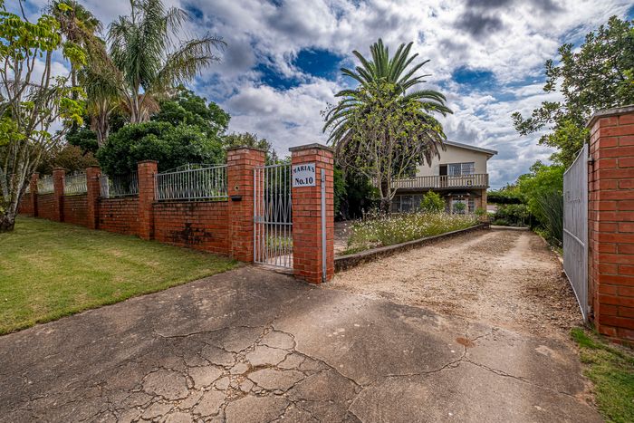 4-Bedroom House in Janssendal For Sale with Garden, Carport, and Versatile Work Area.