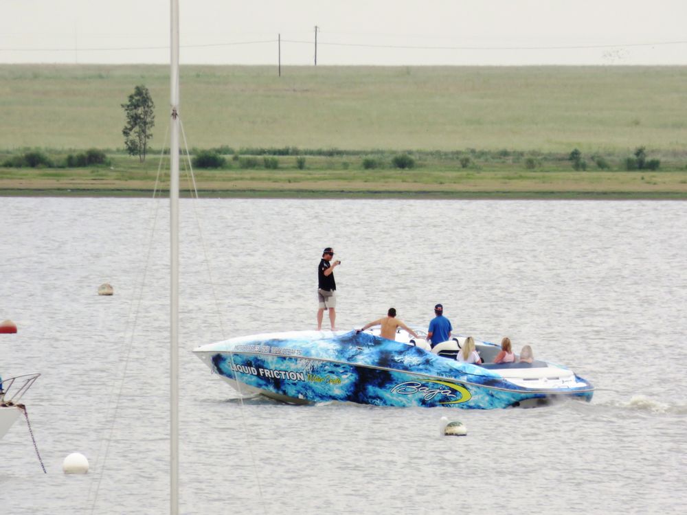 Emanzeni in the background