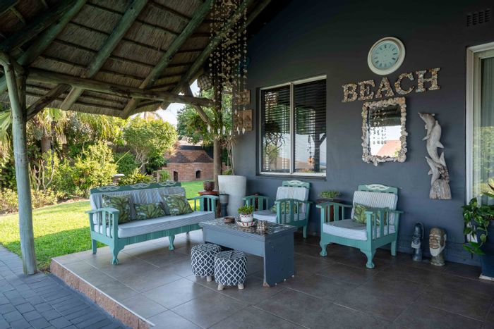Amanzimtoti House For Sale: Pool, entertainment area, ocean views, spacious garden.