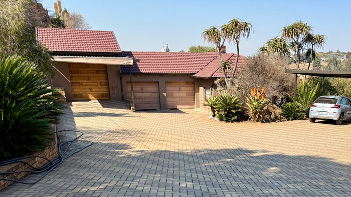 For Sale: House in Kenmare with 3 beds, large patio, and ample parking.