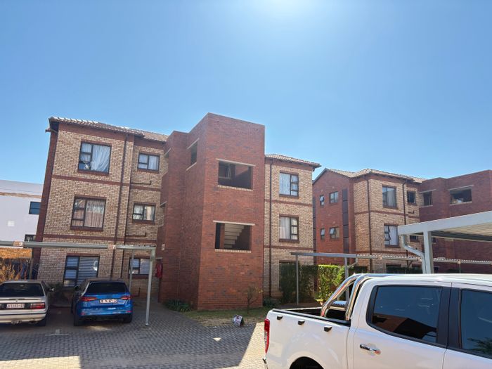 For Sale: 2-Bedroom Apartment in Randpark Ridge with Balcony and Secure Parking.