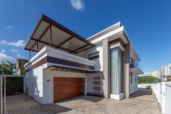 For Sale: Prospect Hall House with pool, rooftop balcony, and entertainment lounge.