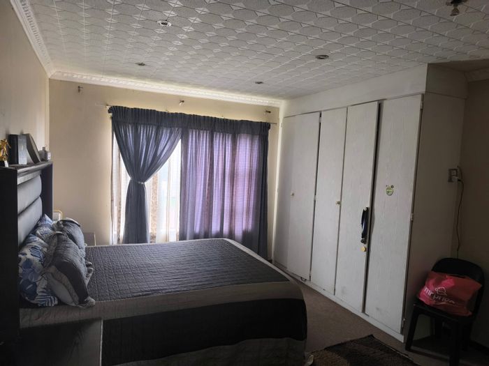 Elandspark House For Sale: 3 bedrooms, secure estate, communal amenities, parking.