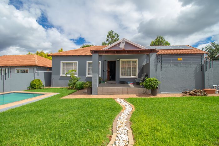 Northgate Townhouse For Sale: 3 beds, pool, backup power, 24-hour security.