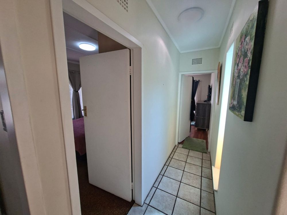 Passage to main bedroom