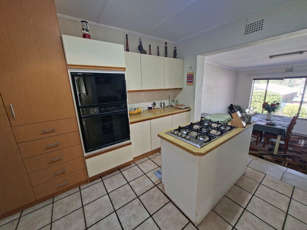 Kitchen with centre island and gas hob
