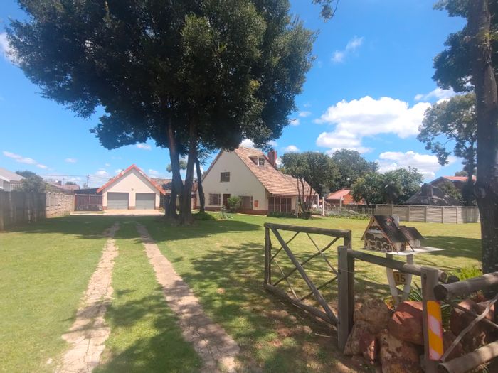 For Sale: House in Ferryvale with 3 beds, pool, spacious yard, and garages.