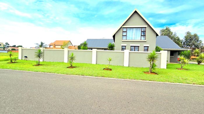 For Sale: Reyno Ridge House with 4 bedrooms, double garage, and Jojo tank.