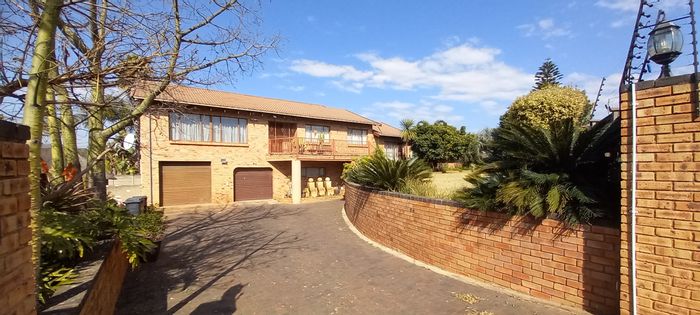 Spacious 3-bedroom house in Noordheuwel with garage, lapa, and pet-friendly garden. To Rent.
