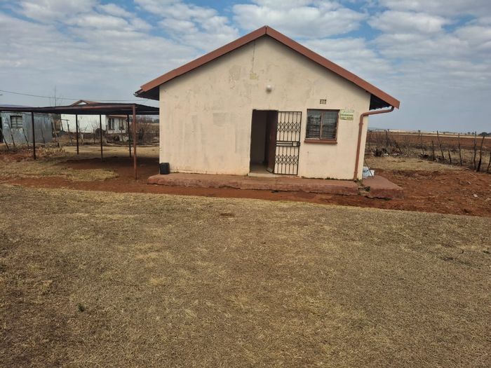 House for Sale in Venterspos: 2 beds, fenced yard, 2 carports, ideal investment.